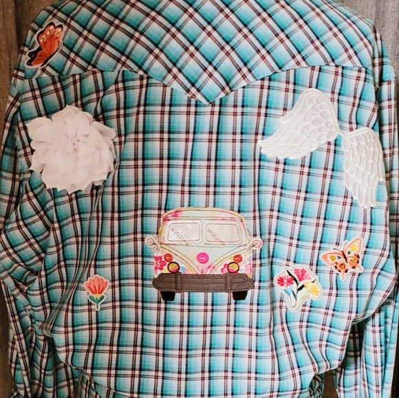Western plaid shirt with adorable patches - Picture 3 of 4